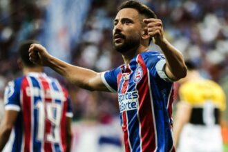 Everton Ribeiro renova contrato e consolida o Bahia como seu segundo clube com mais partidas