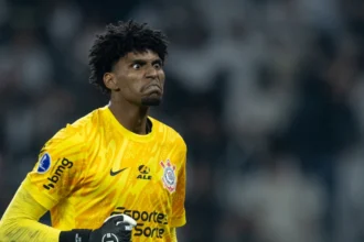 Proposta de premiação do Corinthians surpreende elenco, conta Hugo Souza