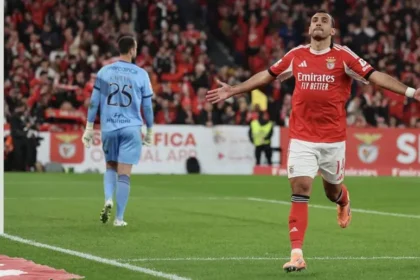 Segunda-feira de futebol: Napoli ergue a Supercopa da Itália; veja os placares do dia