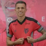 Athletico-PR apresenta camisa titular de 2026 desenvolvida com participação da torcida
