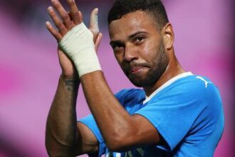 Atlético-MG acerta contrato de cinco anos com Renan Lodi