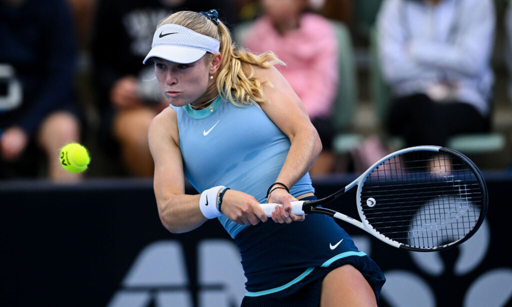 Australiana Emerson Jones, 17, projeta entrada no top 100 após temporada de ascensão