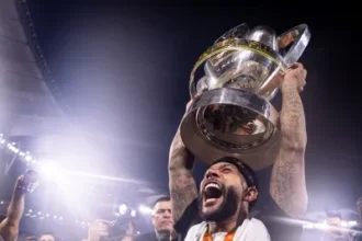 Conselho do Corinthians estuda plebiscito com sócios sobre possível transformação em SAF