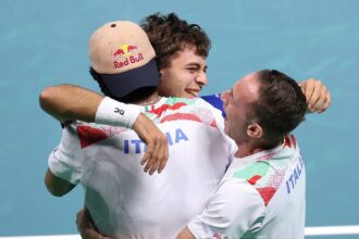 Cobolli revive conquista italiana na Copa Davis e destaca apoio do pai técnico