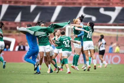 Palmeiras vence Corinthians e garante bicampeonato do Paulistão Feminino 2025