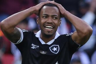 Palmeiras negocia volante Marlon Freitas, mas Botafogo resiste à venda