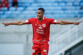 Salatiel acerta pré-contrato com Caxias e permanece no América-RN até abril
