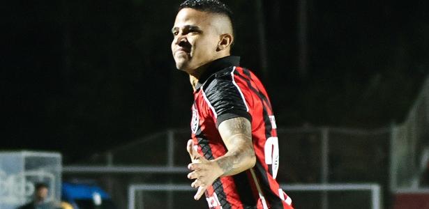 São Paulo encaminha venda do atacante Erick ao Vitória por R$ 7 milhões