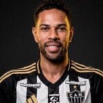 Atlético-MG confirma lateral Renan Lodi com contrato de cinco anos