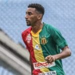 Vitória oficializa contratação do lateral-direito Mateusinho