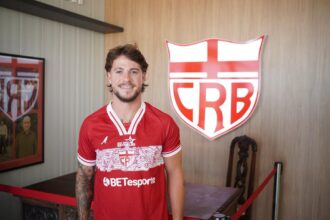 Guilherme Pato é apresentado no CRB, diz estar curado de lesão no joelho e projeta superar números de 2024