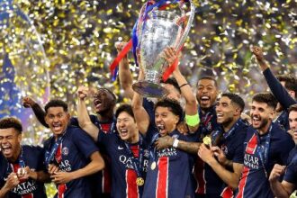 Champions League aceita jogos em gramado sintético até a decisão final