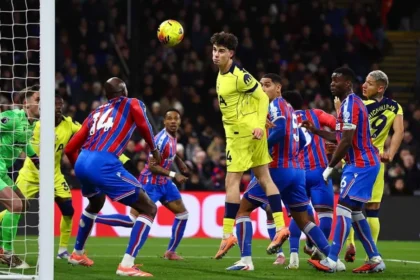 Tottenham supera Crystal Palace fora de casa; Richarlison dá assistência e tem dois gols anulados