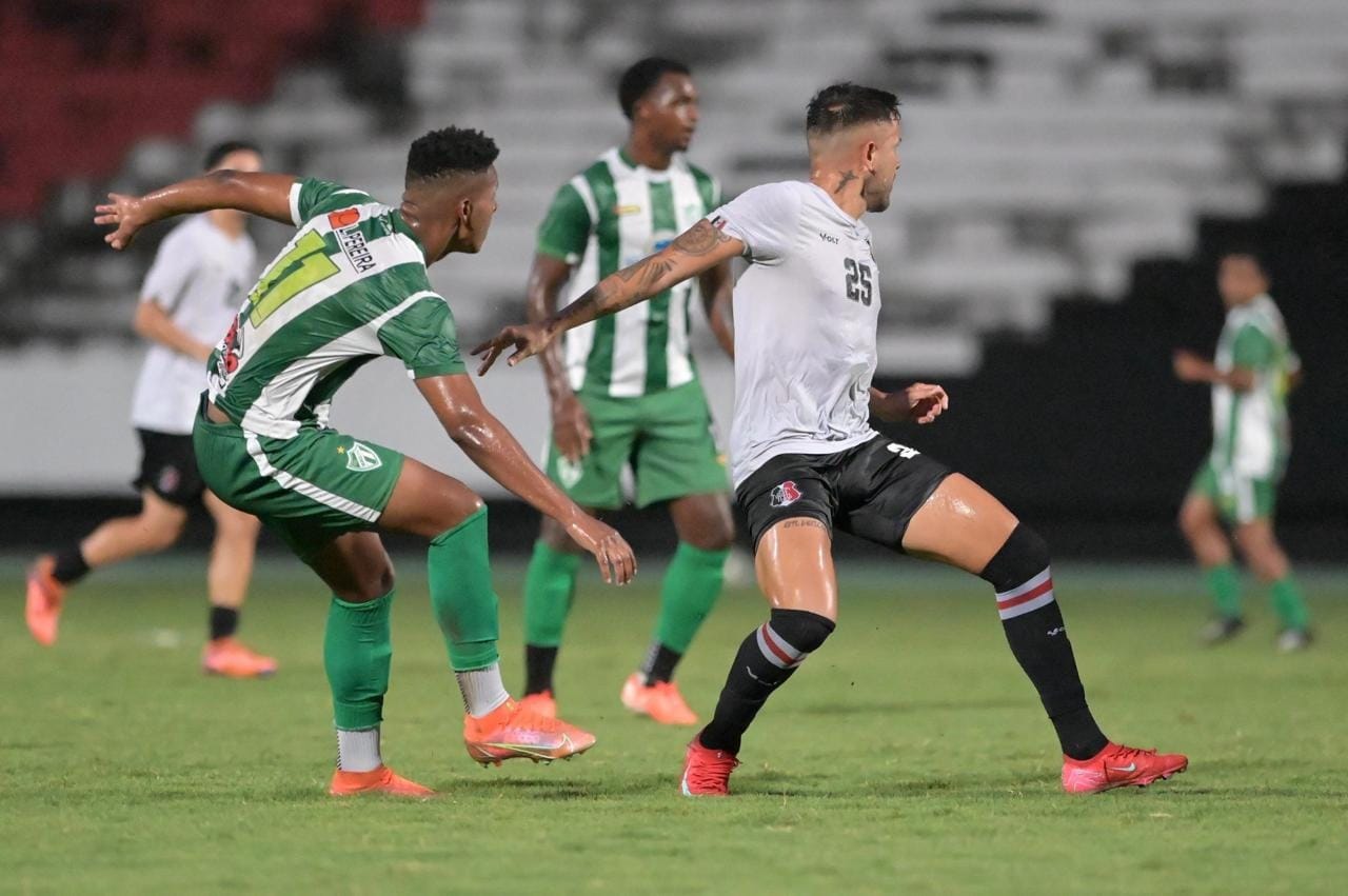 Murici segura empate com Santa Cruz em teste no Arruda