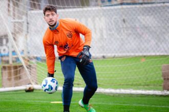Sport negocia permanência de Caíque França após proposta do Guarani