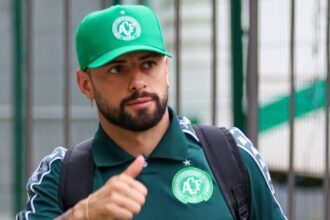 Volante Jorge Jiménez é oferecido ao Sport e aguarda avanço das conversas