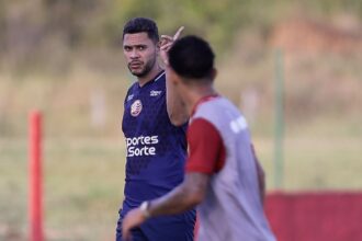 Náutico ajusta modelo de jogo para 2026, afirma técnico Guilherme dos Anjos