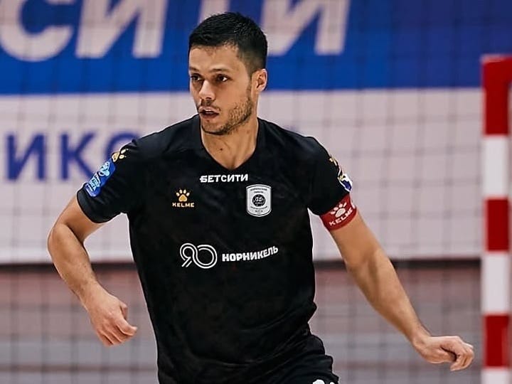 Ala brasileiro Alex Felipe morre aos 32 anos na Rússia após passar mal em aeroporto