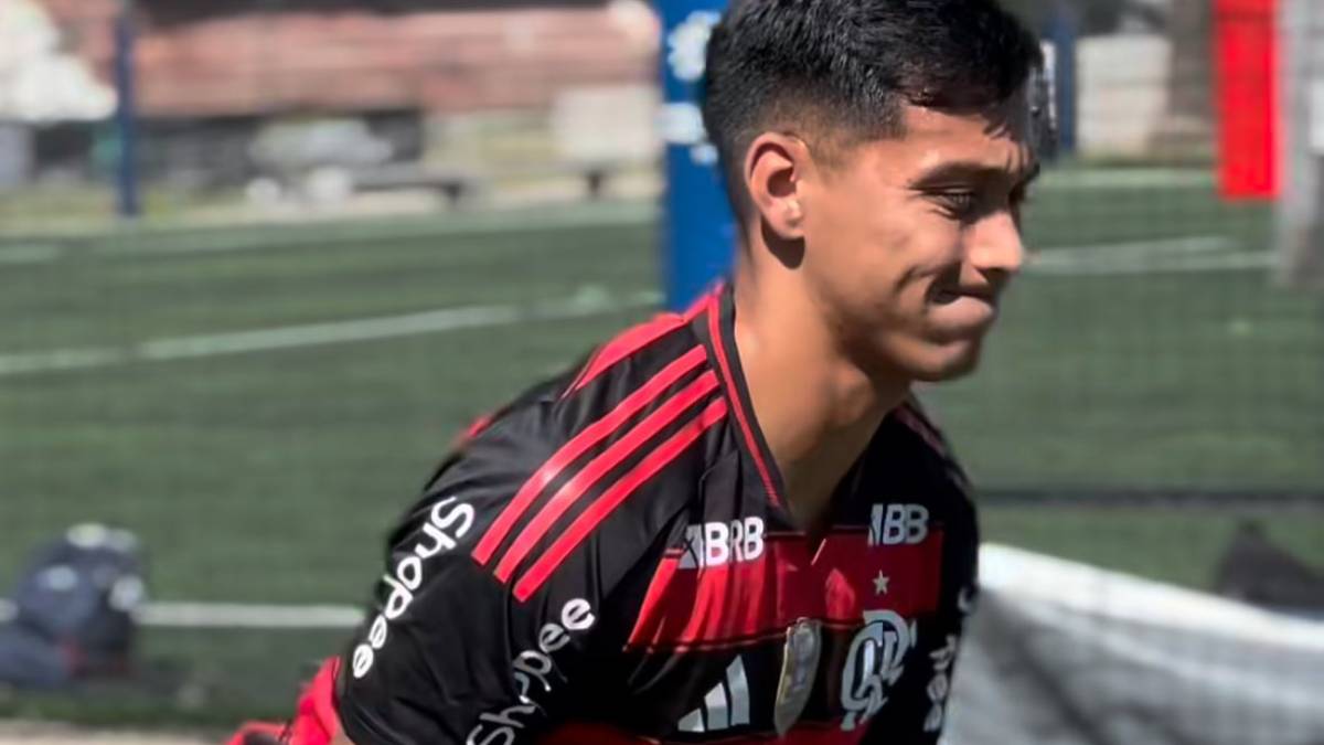 Vídeo de Rodrigo Atencio treinando com camisa do Flamengo revolta torcida do Sport