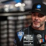 Jimmie Johnson assegura vaga garantida na Daytona 500 de 2026