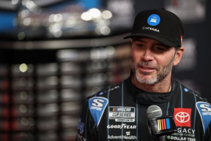 Jimmie Johnson assegura vaga garantida na Daytona 500 de 2026