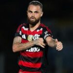 Santos negocia chegada do atacante Michael, do Flamengo