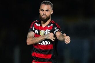 Santos negocia chegada do atacante Michael, do Flamengo