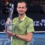 Medvedev supera Nakashima em Brisbane e levanta 22º troféu em cidade diferente