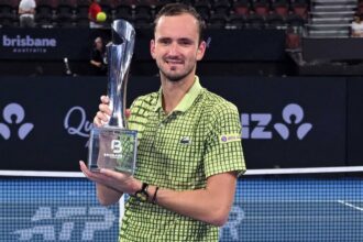 Medvedev supera Nakashima em Brisbane e levanta 22º troféu em cidade diferente