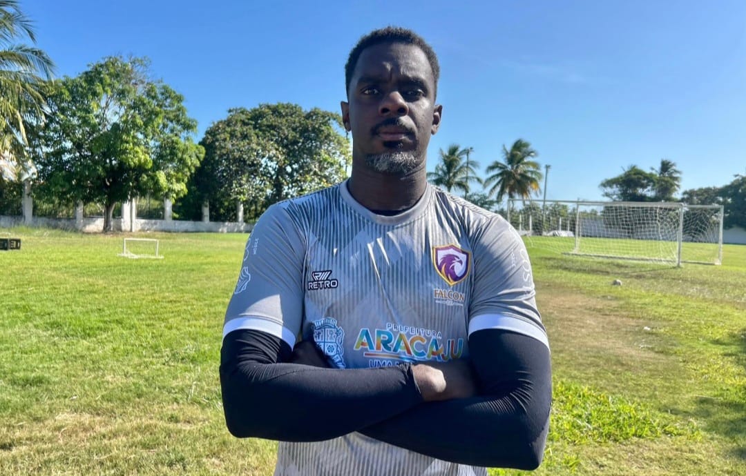 Goleiro do Falcon deixa campo com suspeita de fratura após choque na estreia do Sergipano 2026