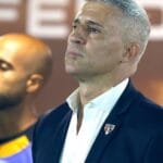 Crespo minimiza crise e afirma que elenco do São Paulo está protegido: “O clube não está abandonado”