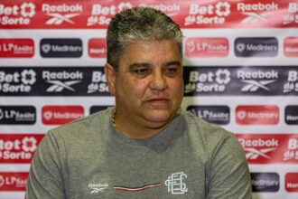 Marcelo Cabo destaca triunfo na estreia e projeta evolução do Santa Cruz no Pernambucano