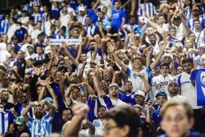 Polícia Militar barra Mancha Azul uniformizada no Rei Pelé após tumulto