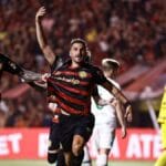 Sport consulta retorno de Julián Fernández, mas esbarra em custos pedidos pelo Palestino