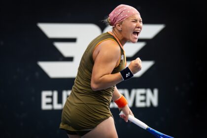 Shnaider volta a bater Siniakova e mede forças com Navarro nas quartas em Adelaide