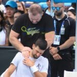 Djokovic abandona treinamento em Melbourne após 12 minutos por dores no pescoço