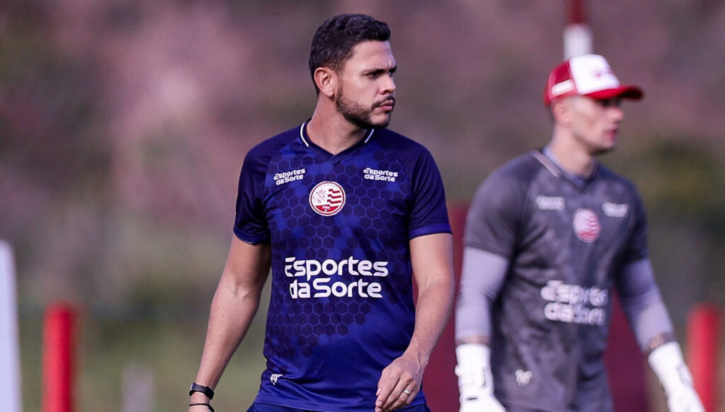 Guilherme dos Anjos enaltece virada do Náutico e explica cobrança tática sobre Jonas Toró