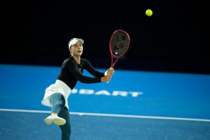 Iva Jovic supera batalha de 3 h e garante vaga na semifinal em Hobart