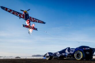 Manobra aérea em apresentação da Red Bull quase termina em acidente