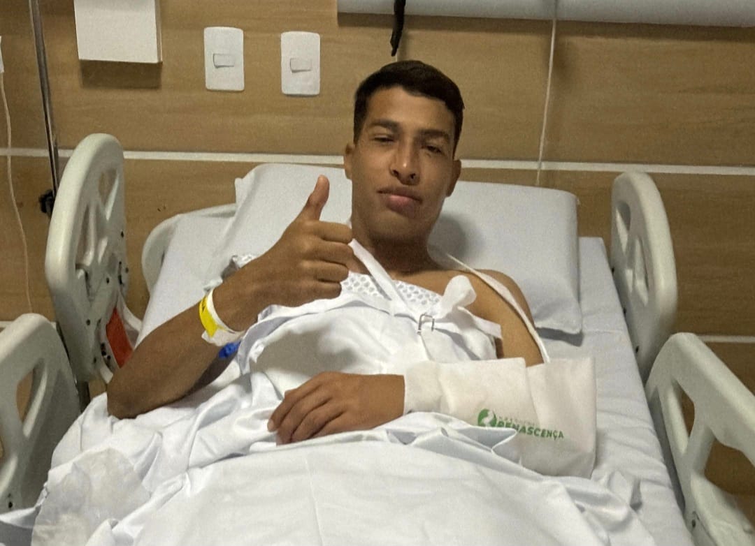 Cirurgia no antebraço afasta goleiro Cadu do Confiança