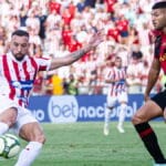 Clássico dos Clássicos volta aos Aflitos no domingo; relembre última vitória do Sport e confusão em campo
