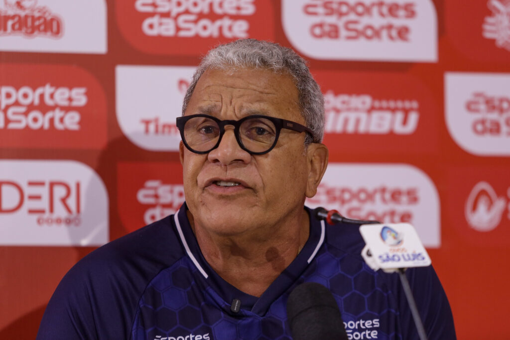 Hélio dos Anjos quer disputa por vagas no Náutico e admite possível chegada de mais um ponta