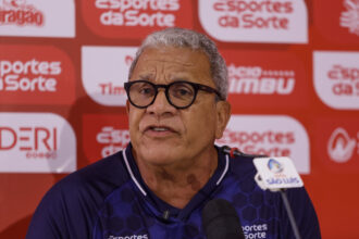 Hélio dos Anjos quer disputa por vagas no Náutico e admite possível chegada de mais um ponta