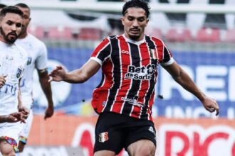 Santa Cruz supera Vitória na Arena e assume a ponta do Pernambucano