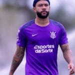 Corinthians mantém Memphis Depay fora do clássico com o Santos e adota cautela no retorno