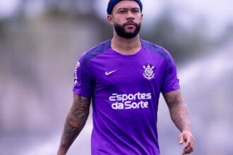 Corinthians mantém Memphis Depay fora do clássico com o Santos e adota cautela no retorno
