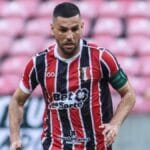 Zagueiro William Alves sofre entorse no joelho e desfalca o Santa Cruz por até oito semanas