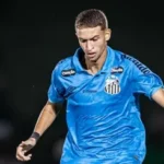 Santos aposta em Vinicius Lira e adia procura por novo lateral no Paulistão