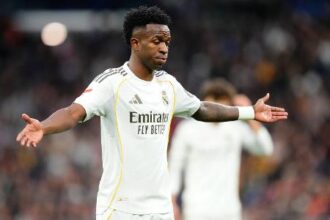 Vinícius Júnior volta ao Bernabéu sob vaias e completa três meses sem marcar em casa