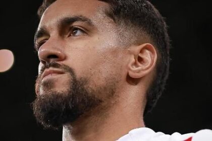 Matheus Pereira agrada na reestreia e pode ganhar espaço pela esquerda no meio-campo do Corinthians